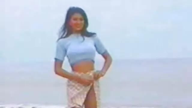 Morena toma una peludas maduras calientes gran polla negra en su coño.