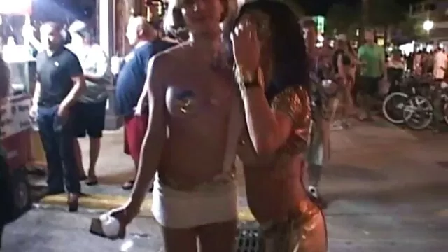Shweta madres tetonas calientes