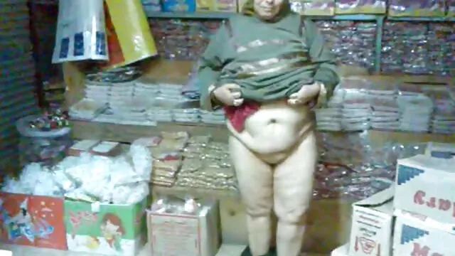 Asesino desconocido gordita tetona caliente atrapado en esposa infiel y follado en el auto