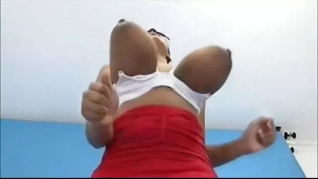 Ella se señoras calientes follando acuesta para chuparte