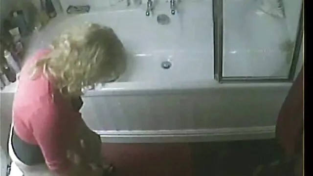 Dos maduras casadas calientes milfs cantando