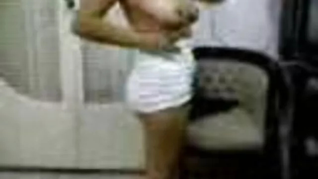 AMATEUR - Masturbación maduras de 40 calientes casual en una habitación de hotel
