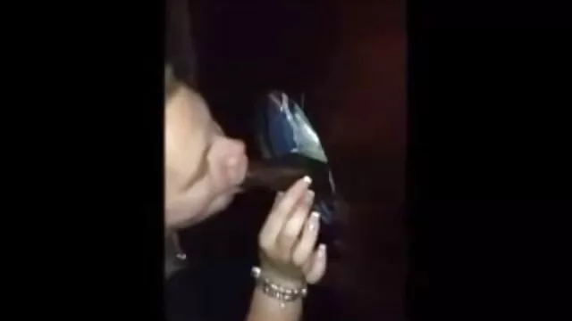 Rubia sobre viejas calientes masturbandose sofá rojo JOI CEI