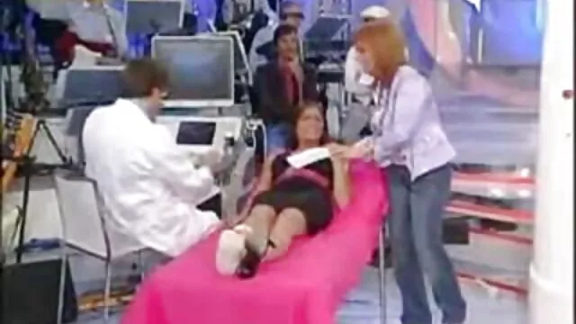 MILF tetona enculada mientras chupa la polla en un trío videos de cincuentonas calientes pov